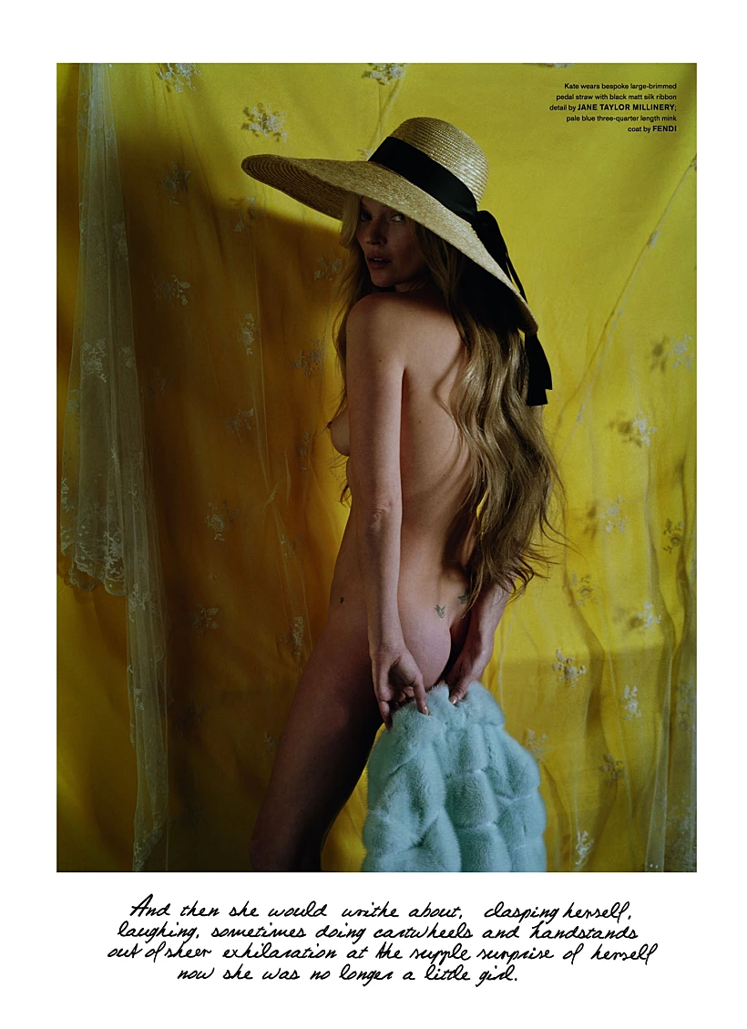 דוגמניות מתפשטות