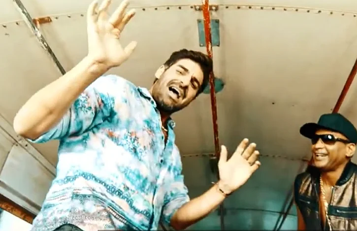 רותם כהן בקליפ של אנריקה אגלסיאס