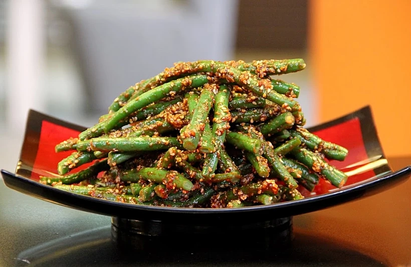 שעועית ירוקה עם שומשום