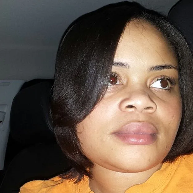 אטטיאנה ג'פרסון, נורתה בביתה על ידי שוטר