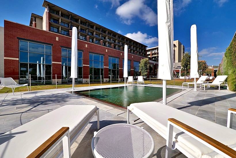 בריכה חיצוןנית