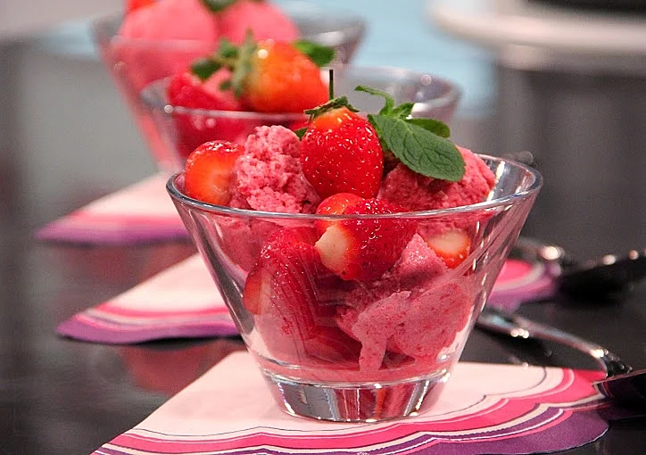 יוגורט תותים קפוא