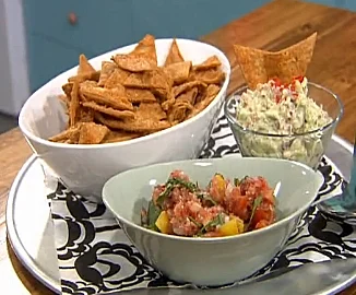 צ'יפס עם גוואקמולי וסלסה