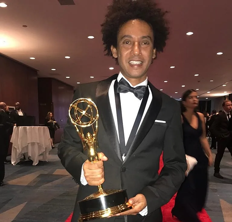 יוסי וואסה עם הפרס הלילה.