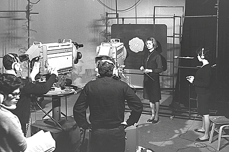 יוהנה פרינר משדרת בטלוויזיה החינוכית