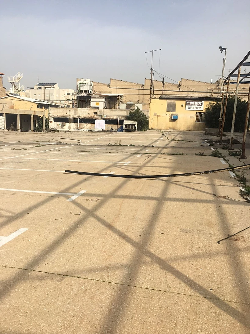 העמוד שסיכן את חייהם של סקאזי וסטפן (יחצ)