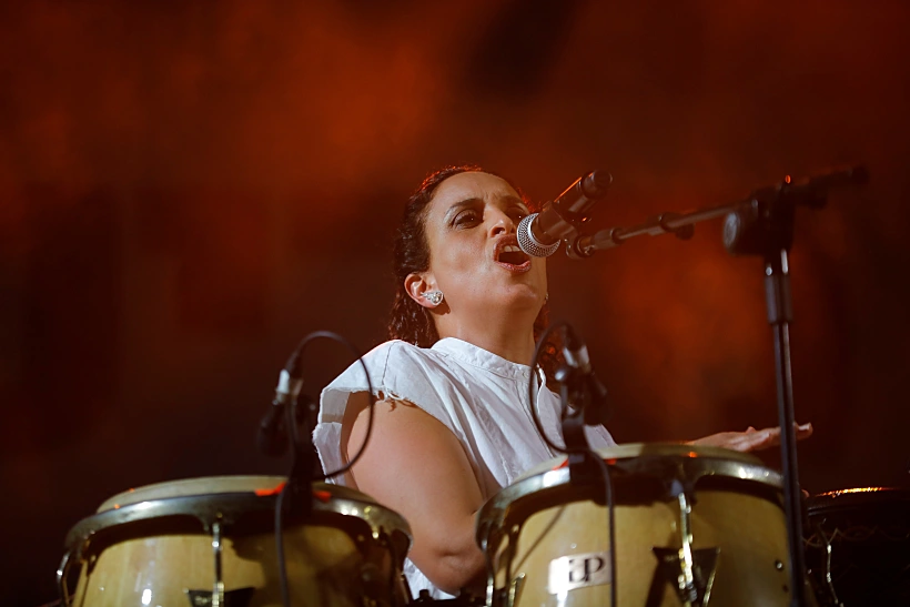 הזמרת אחינועם ניני בהופעה 