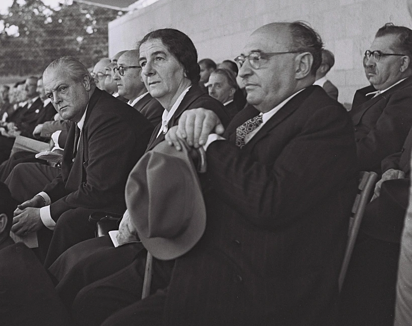 זלמן שז''ר, גולדה מאיר ורנדולף צ'רצ'יל, בנו של ווינסטון, באזכרתו של חיים וייצמן