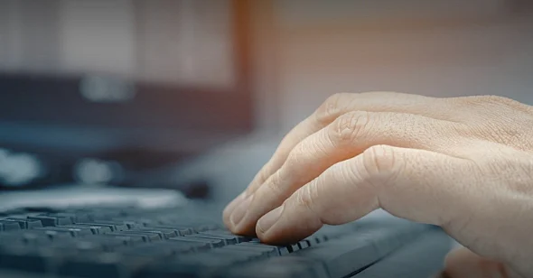 הקלדה מול מחשב