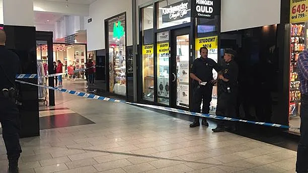 זירת השוד כפי שתועדה  רגעים אחרי