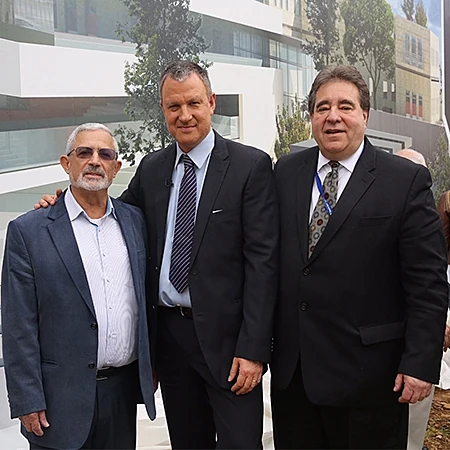 משמאל לימין: מנכ