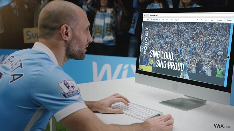 פבלו זבאלטה בונה אתר ב-WIX