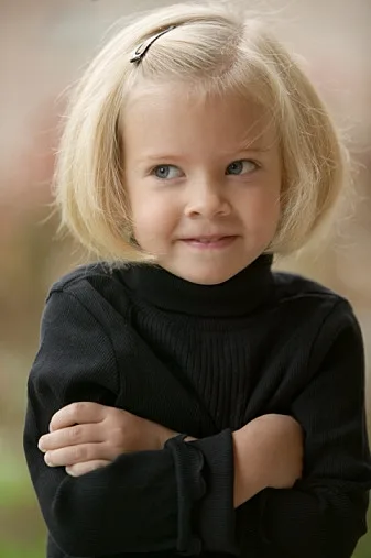 ילדה ביישנית