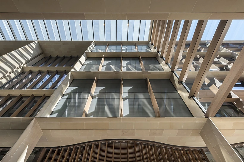 מטה בלומברג בלונדון