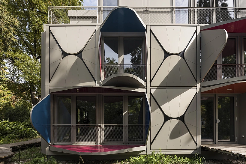 חזית מערבים עם רפפות פתוחות