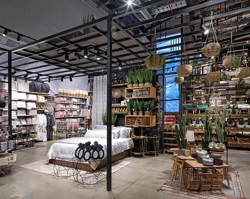 חנות הדגל החדשה של גולף אנד קו