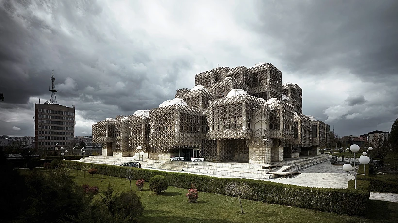 הספרייה הלאומית באוניברסיטת קוסובו (צילום Valentin Jeck)