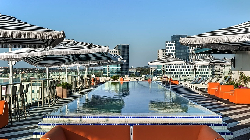 פנאי ועסקים, אדריכל רני זיס, עיצוב פנים דנה אוברזון אדריכלים