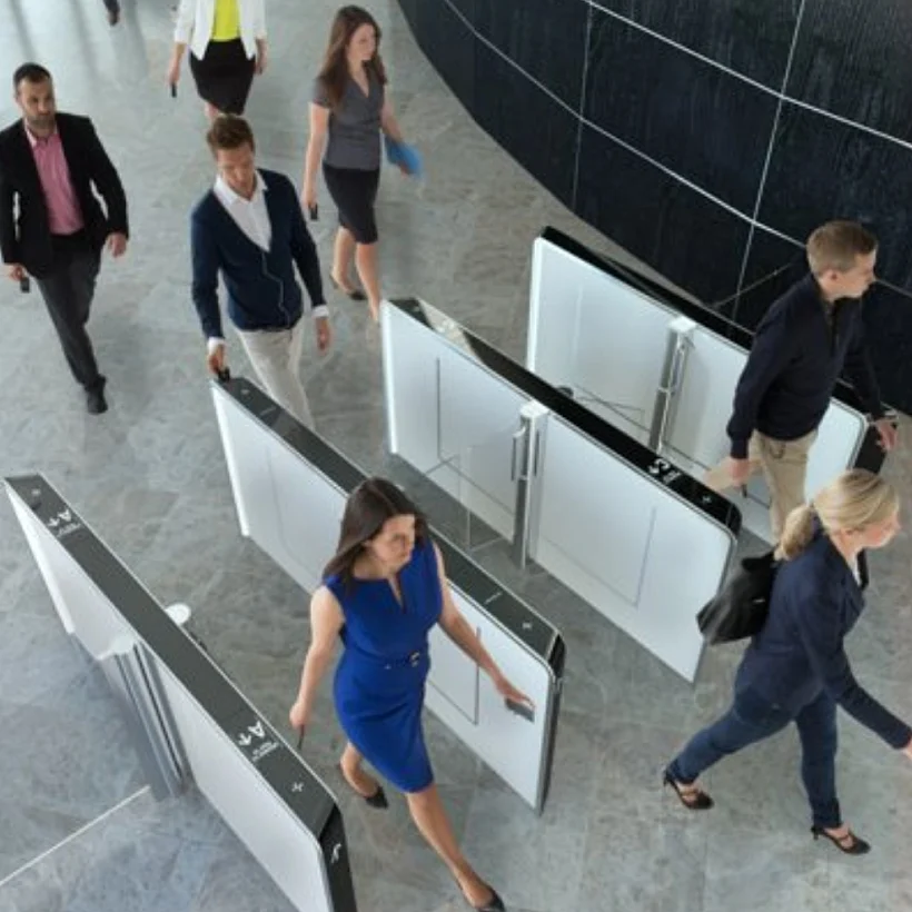 כניסת אנשים למשרד