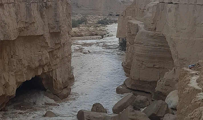 זרימת מים בנחל פארן