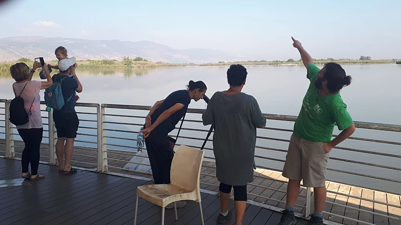 מטיילים באגמון החולה