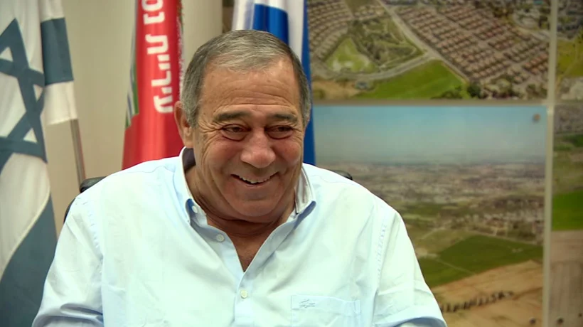 ראש עיריית נס ציונה שמואל בוקסר