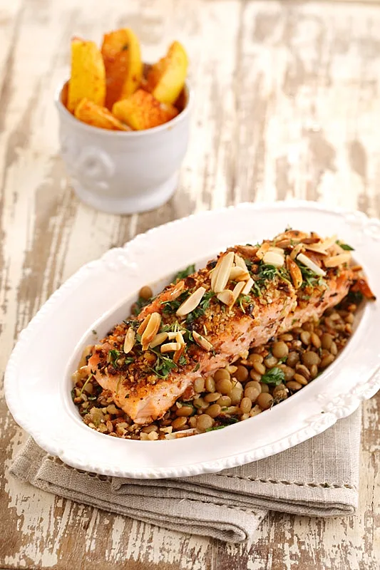 פילה סלמון שהוכן לכתבת עדשים של סוגת ע