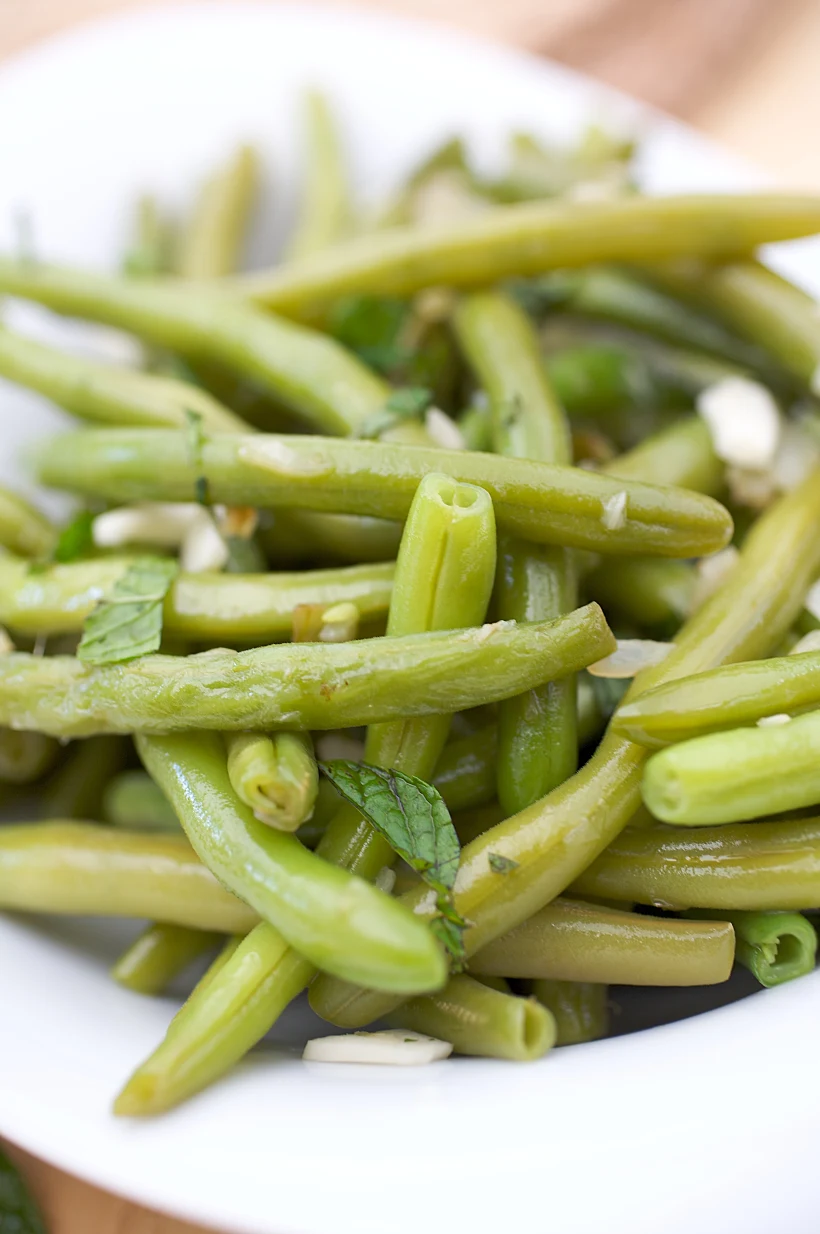 שעועית ירוקה עם נענע ושום - מתוך הספר המטבח הקל של פסקל