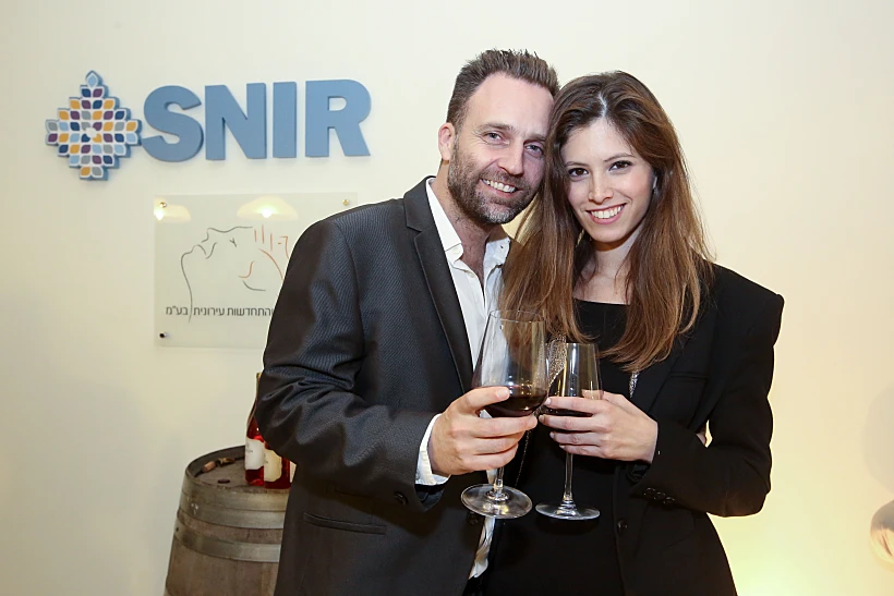 ניר שמול ובת זוגו
