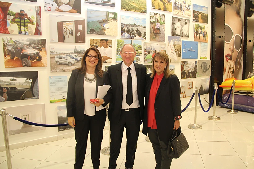 ליאורה עופר, עוד יריב מיכל וינצר.