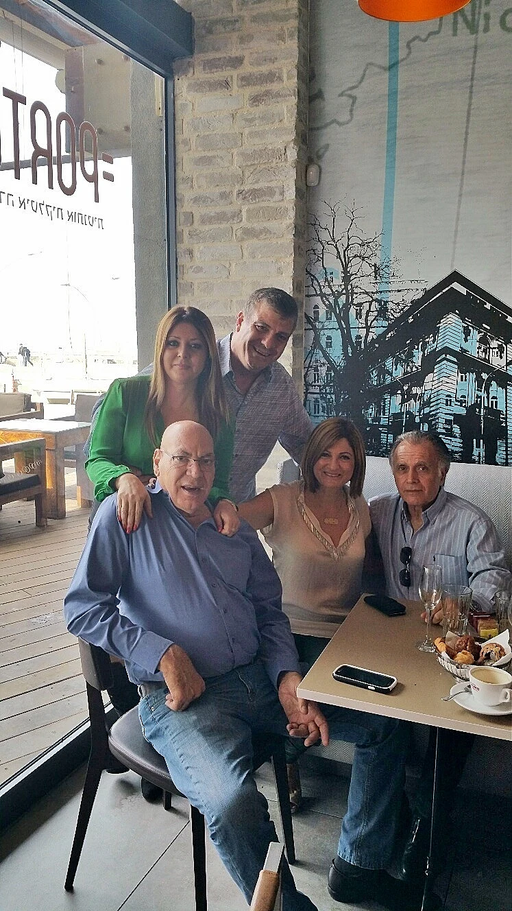 עומדים: אבי לוי אילנית ימיני, יושבים: קובי אושרת רחלי ושמואל עטייה