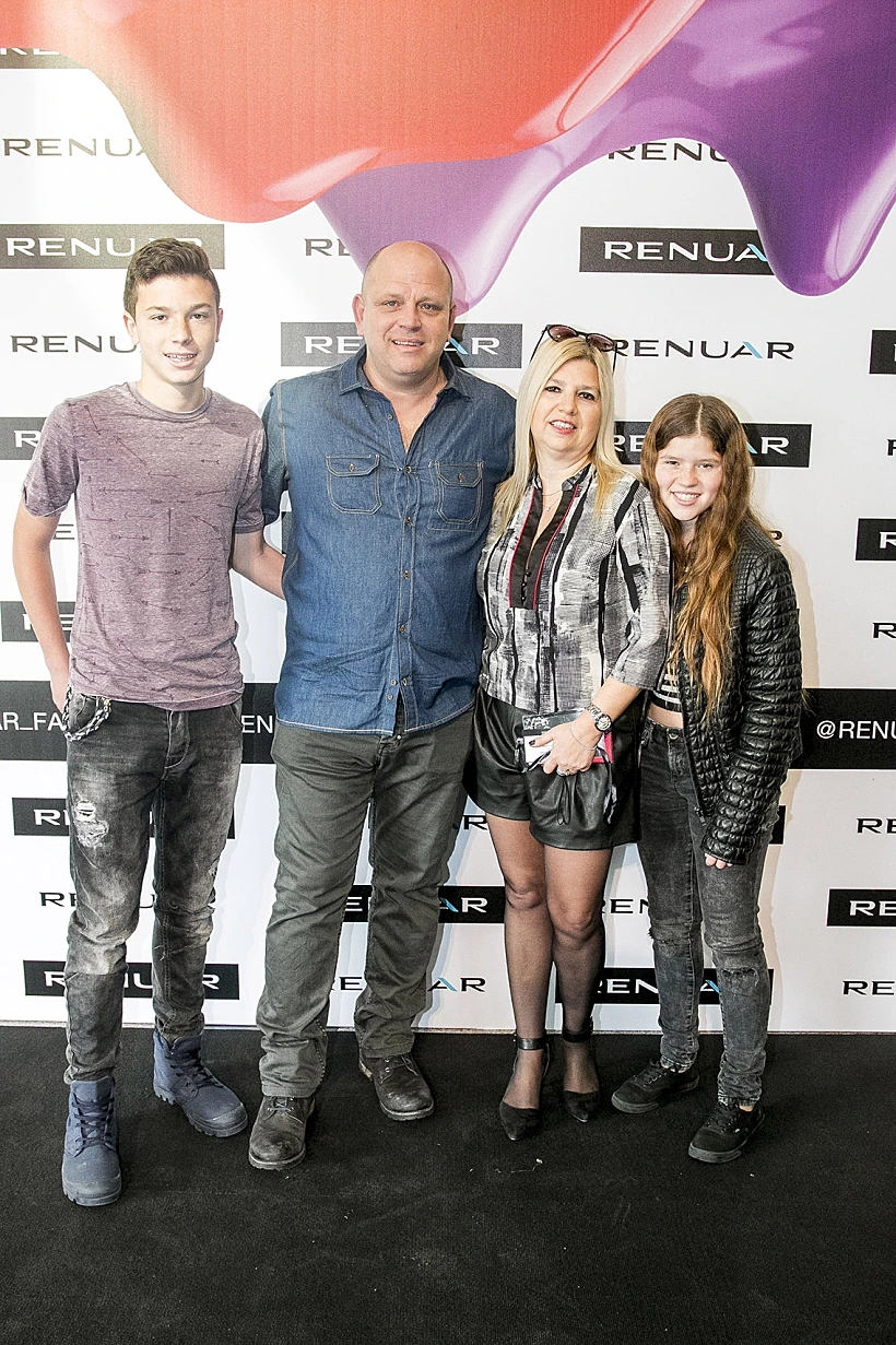 חגית ואלי ברקוביץ וילדיהם אופק ונועם