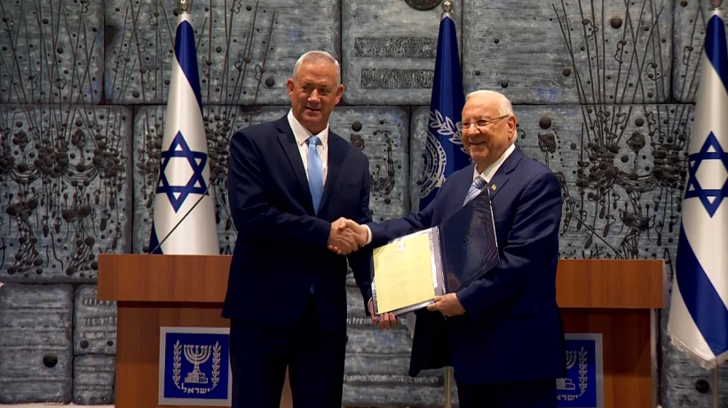יו''ר כחול לבן בני גנץ מקבל מנשיא המדינה ראובן ריבלין את המנדט