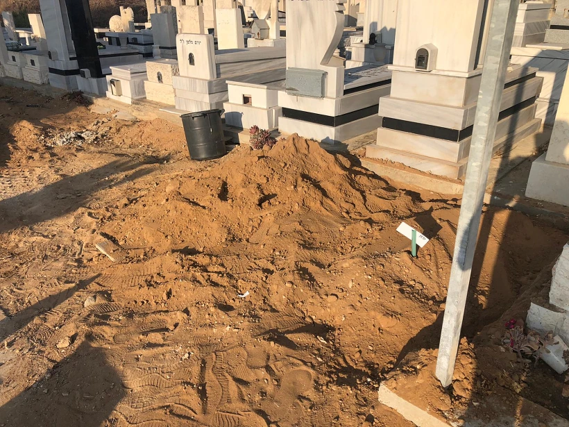 אשקלון, תינוקת מאשקלון, תינוקת באשקלון, בית עלמין, קבורה, הלוויה