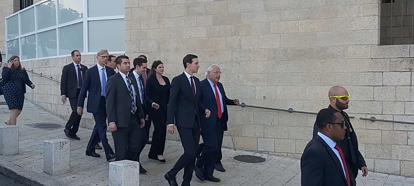 ג'ארד קושנר, יועצו הבכיר של נשיא ארה''ב, בדרך לפגישה
