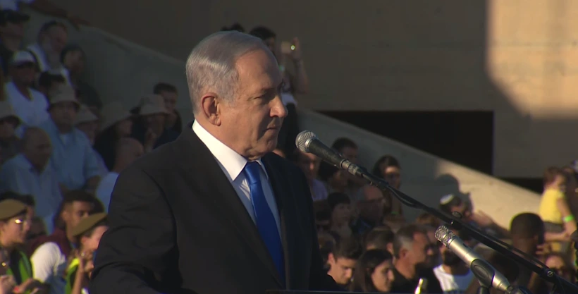 נתניהו נואם בטקס סיום קורס קצינים קרביים בבית הספר לקצינים