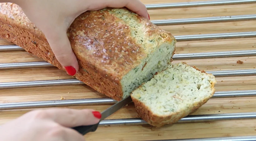 לחם גבינות ועשבי תיבול