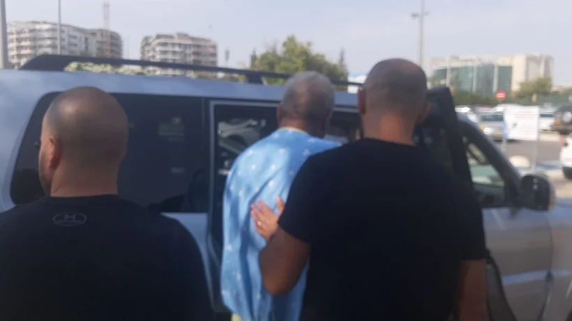 הרופא החשוד ברצח אשתו נלקח לחקירה