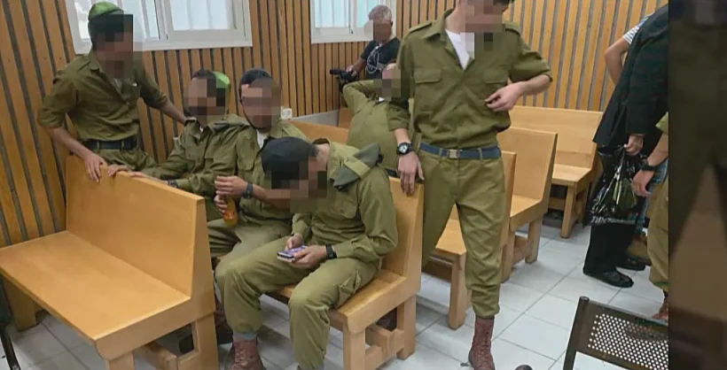 חיילי נצח יהודה המואשמים שהכו בדואים בבית המשפט הצבאי