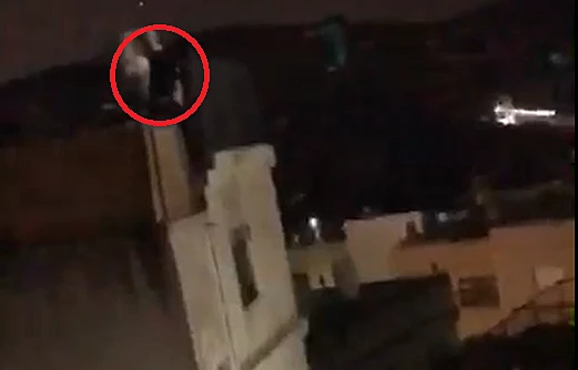 אדם משליך בלוק על שוטר במועצה המקומית נחף
