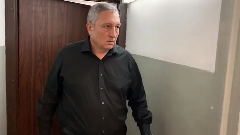 ניר חפץ נכנס לדיון