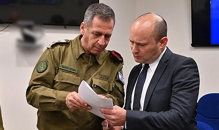 שר הביטחון הנכנס נפתלי בנט והרמטכ''ל אביב כוכבי