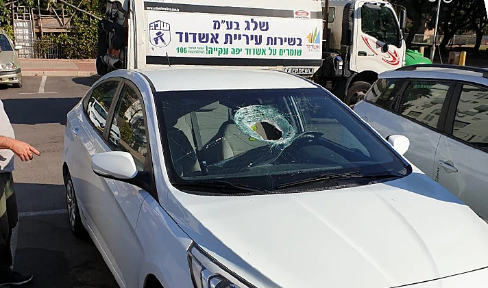 רכב שנפגע מרסיס רקטה באשדוד