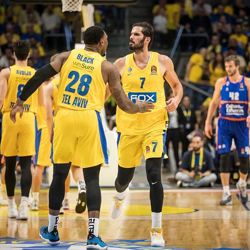 שחקני מכבי תל אביב בכדורסל עומרי כספי וטאריק בלאק