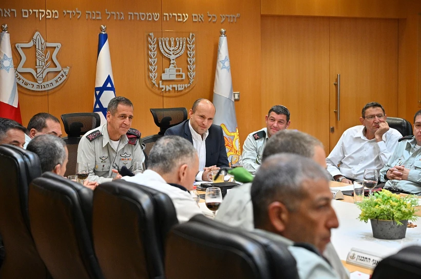 שר הביטחון, נפתלי בנט, נפגש לראשונה עם חברי פורום המטה הכללי