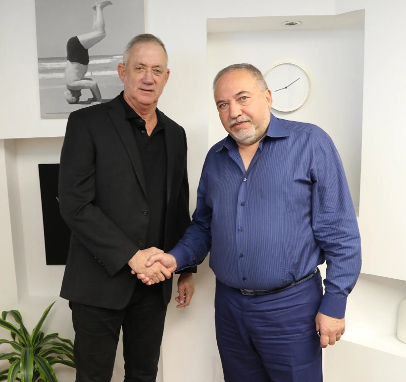 פגישתם של יו״ר כחול לבן, בני גנץ ויו״ר ישראל ביתנו, אביגדור ליברמן