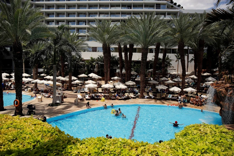 בריכה באחד מהמלונות באילת