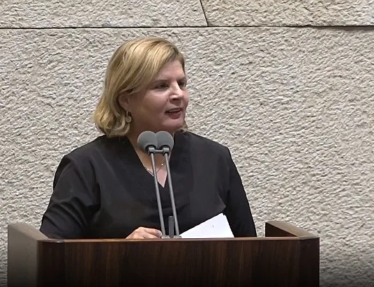 חברת הכנסת אורנה ברביבאי מכחול לבן