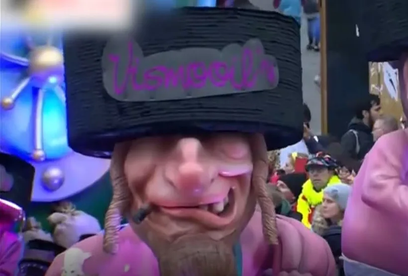 מיצג של דמות חרדית בקרנבל האנטישמי באלסט, בלגיה