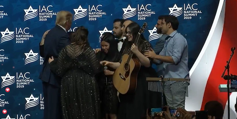 נשיא ארה''ב דונלד טראמפ עם להקת שלווה